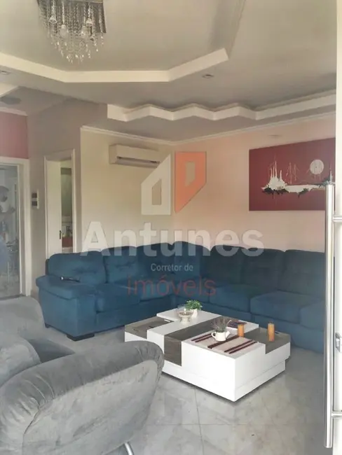 Foto 4 de Casa com 3 quartos à venda, 230m2 em Parque da Matriz, Cachoeirinha - RS