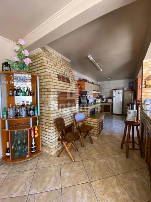 Foto 2 de Casa com 3 quartos à venda, 260m2 em Vila Mauá, Cachoeirinha - RS