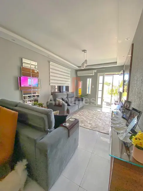 Foto 1 de Casa com 3 quartos à venda, 125m2 em Vila Silveira Martins, Cachoeirinha - RS