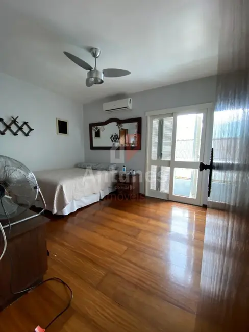 Foto 8 de Casa com 4 quartos à venda, 216m2 em Vila Imbui, Cachoeirinha - RS