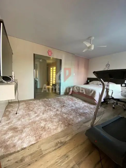 Casa com 4 quartos à venda, 219m2 em Vila Monte Carlo, Cachoeirinha - RS - imagem 9 Foto 9 de Casa com 4 quartos à venda, 219m2 em Vila Monte Carlo, Cachoeirinha - RS