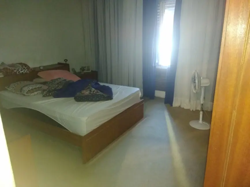 Foto 2 de Casa com 3 quartos à venda, 200m2 em Vila Veranópolis, Cachoeirinha - RS