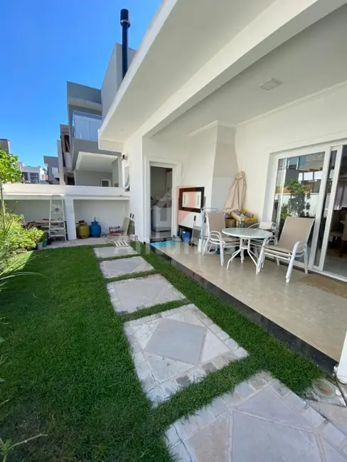 Foto 3 de Casa de Condomínio com 3 quartos à venda, 200m2 em Cachoeirinha - RS