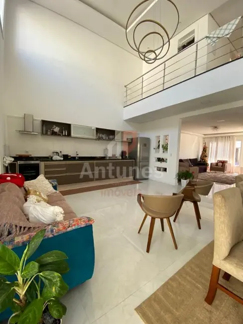 Foto 7 de Casa de Condomínio com 3 quartos à venda, 200m2 em Cachoeirinha - RS