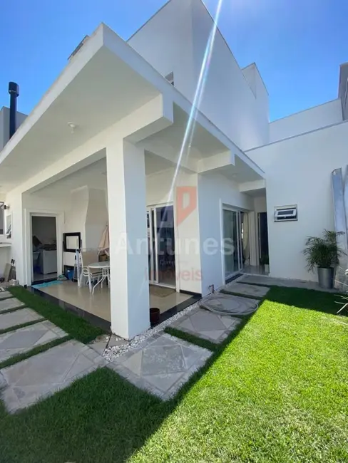 Foto 2 de Casa de Condomínio com 3 quartos à venda, 200m2 em Cachoeirinha - RS