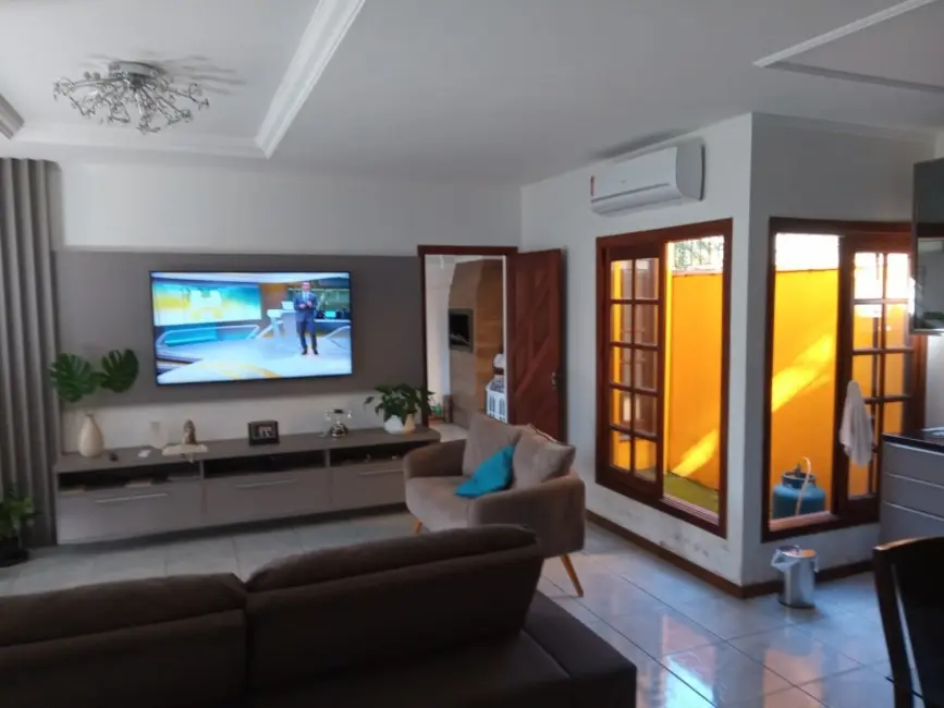 Foto 1 de Casa com 3 quartos à venda, 120m2 em Cachoeirinha - RS