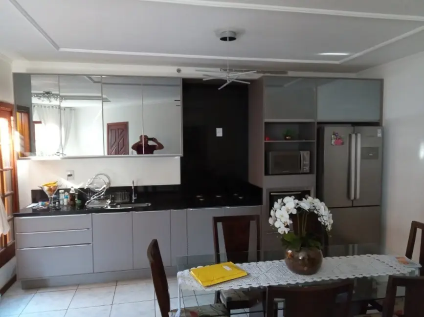 Foto 9 de Casa com 3 quartos à venda, 120m2 em Cachoeirinha - RS