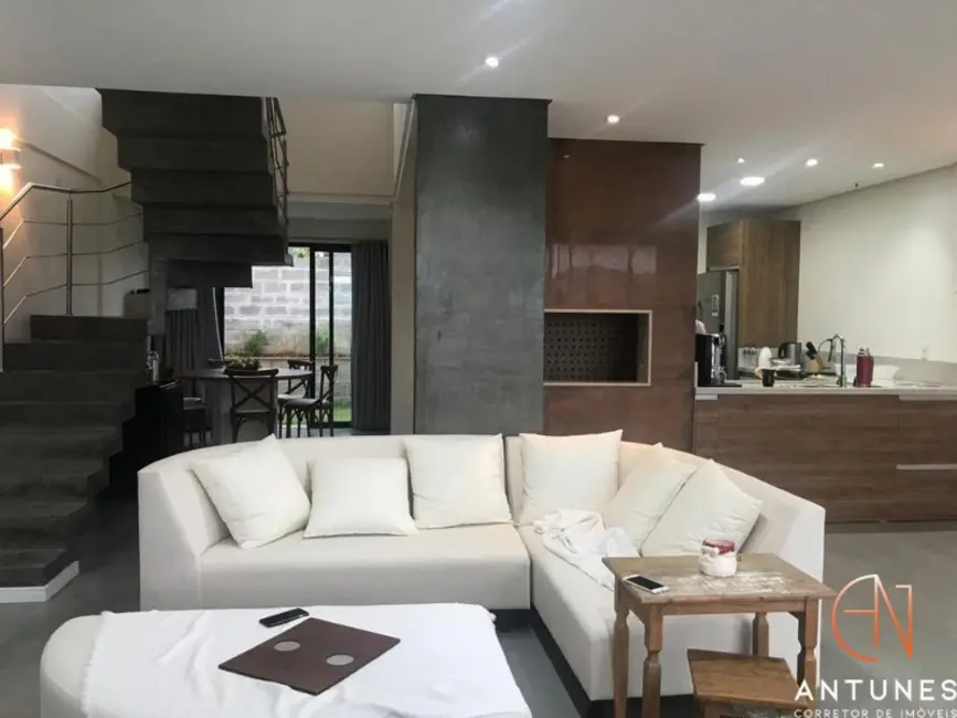 Foto 5 de Casa com 3 quartos à venda, 134m2 em Garopaba - SC