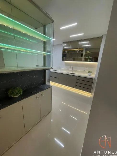 Foto 5 de Apartamento com 3 quartos à venda, 130m2 em Meia Praia, Itapema - SC