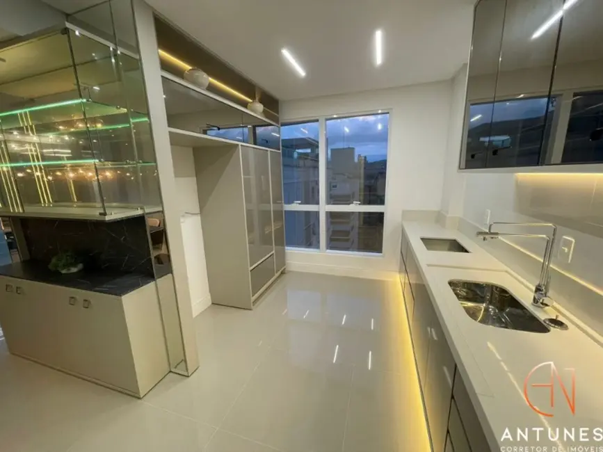 Foto 6 de Apartamento com 3 quartos à venda, 130m2 em Meia Praia, Itapema - SC