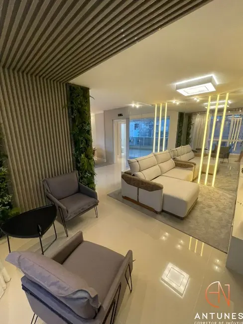 Foto 1 de Apartamento com 3 quartos à venda, 130m2 em Meia Praia, Itapema - SC