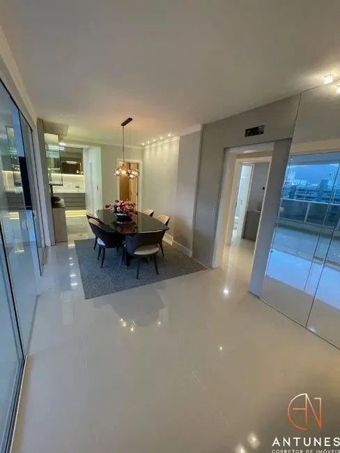 Foto 4 de Apartamento com 3 quartos à venda, 130m2 em Meia Praia, Itapema - SC