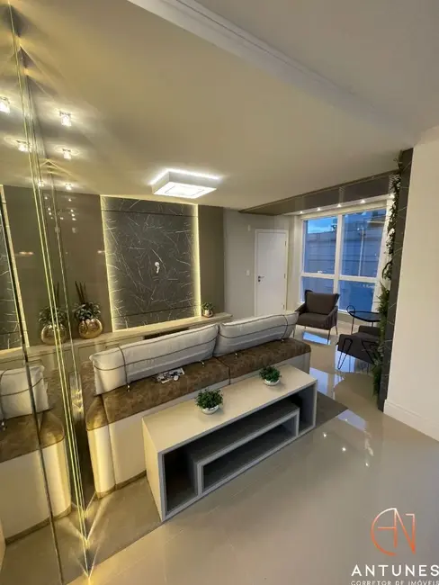 Foto 3 de Apartamento com 3 quartos à venda, 130m2 em Meia Praia, Itapema - SC