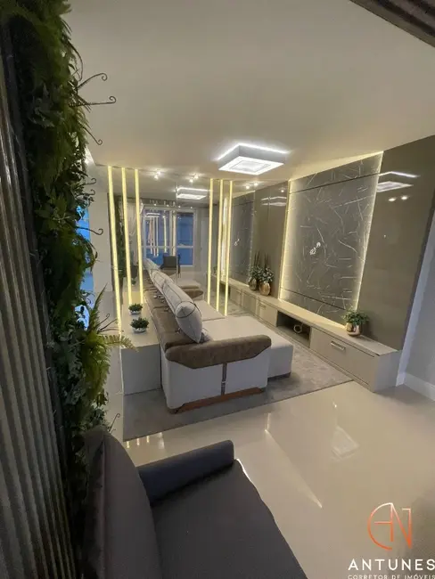 Foto 2 de Apartamento com 3 quartos à venda, 130m2 em Meia Praia, Itapema - SC