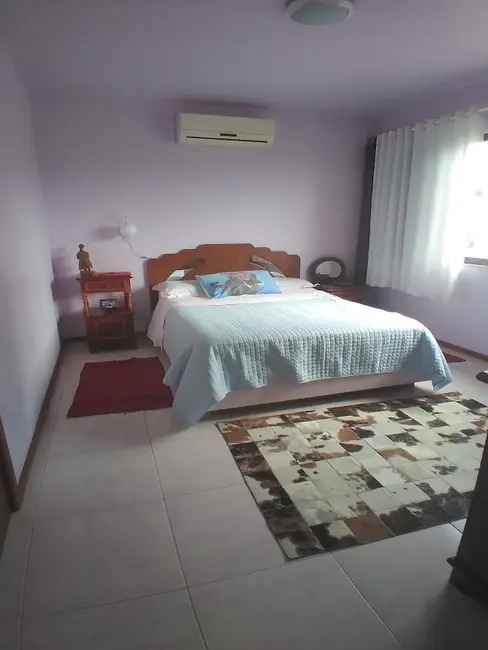 Casa com 4 quartos à venda, 180m2 em Florianopolis - SC - imagem 4 Foto 4 de Casa com 4 quartos à venda, 180m2 em Florianopolis - SC