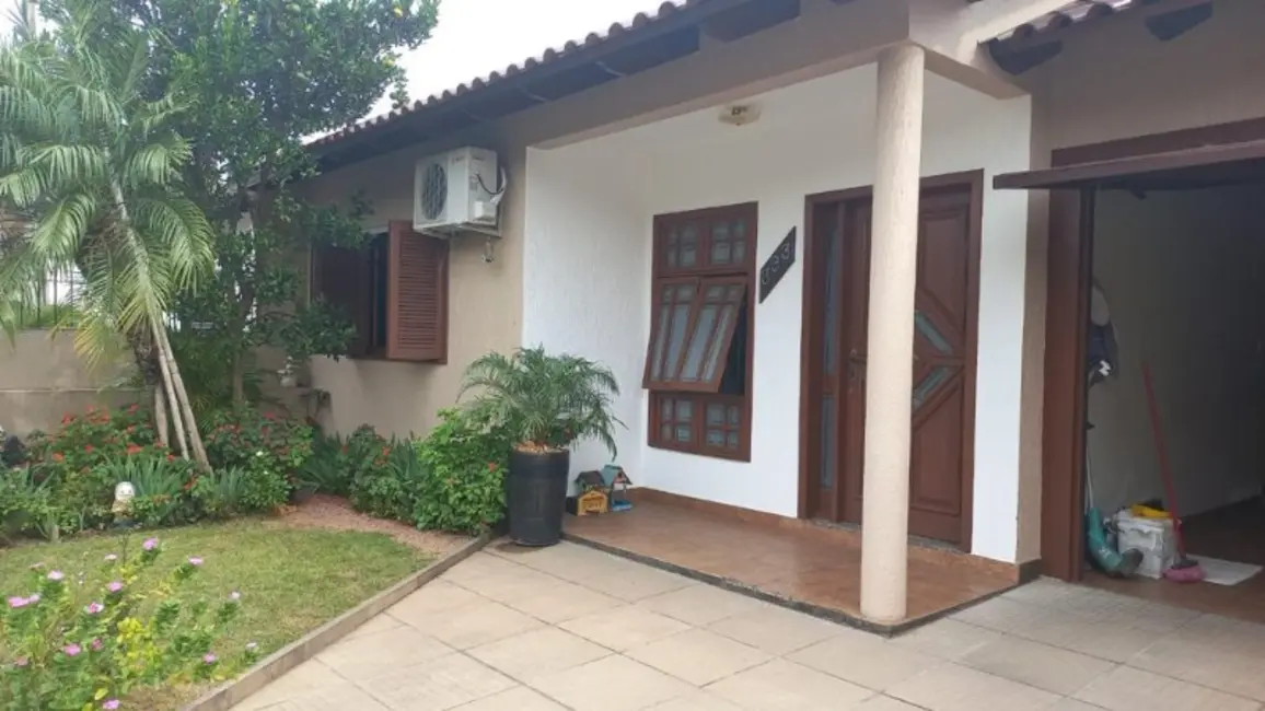 Foto 1 de Casa com 3 quartos à venda, 131m2 em Cachoeirinha - RS