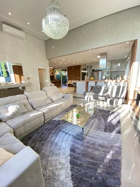 Foto 9 de Casa com 3 quartos à venda, 220m2 em Cachoeirinha - RS