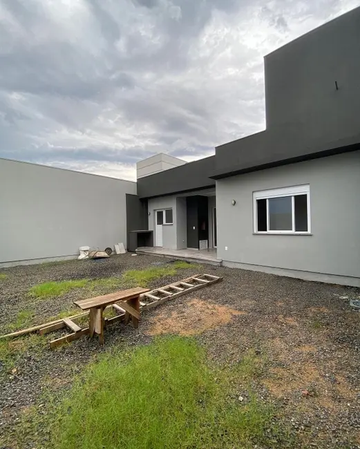 Casa com 3 quartos à venda, 114m2 em Gravatai - RS - imagem 2 Foto 2 de Casa com 3 quartos à venda, 114m2 em Gravatai - RS