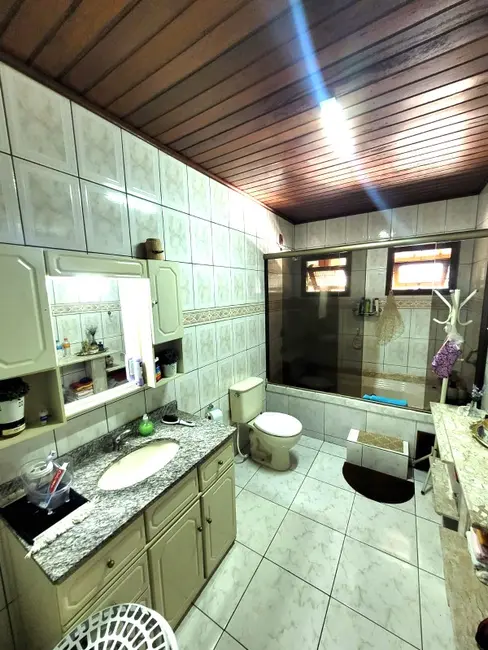 Casa com 5 quartos à venda, 180m2 em Vila Parque Brasília, Cachoeirinha - RS - imagem 6 Foto 6 de Casa com 5 quartos à venda, 180m2 em Vila Parque Brasília, Cachoeirinha - RS