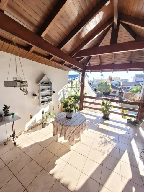 Casa com 5 quartos à venda, 180m2 em Vila Parque Brasília, Cachoeirinha - RS - imagem 3 Foto 3 de Casa com 5 quartos à venda, 180m2 em Vila Parque Brasília, Cachoeirinha - RS