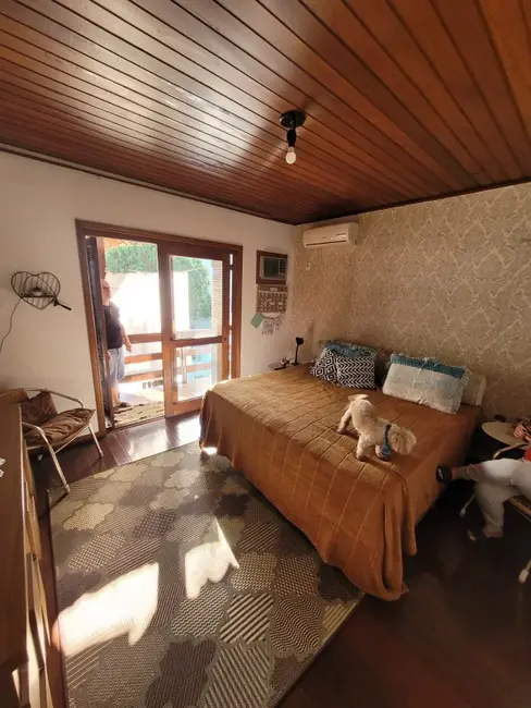 Casa com 5 quartos à venda, 180m2 em Vila Parque Brasília, Cachoeirinha - RS - imagem 5 Foto 5 de Casa com 5 quartos à venda, 180m2 em Vila Parque Brasília, Cachoeirinha - RS