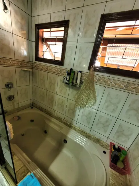 Casa com 5 quartos à venda, 180m2 em Vila Parque Brasília, Cachoeirinha - RS - imagem 4 Foto 4 de Casa com 5 quartos à venda, 180m2 em Vila Parque Brasília, Cachoeirinha - RS