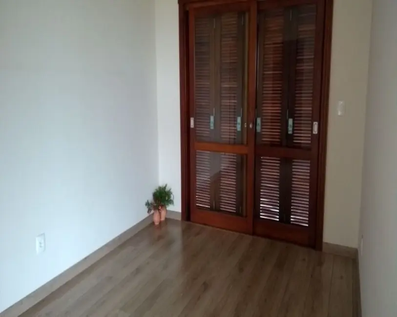 Foto 4 de Casa com 3 quartos à venda, 330m2 em Vila Bom Princípio, Cachoeirinha - RS