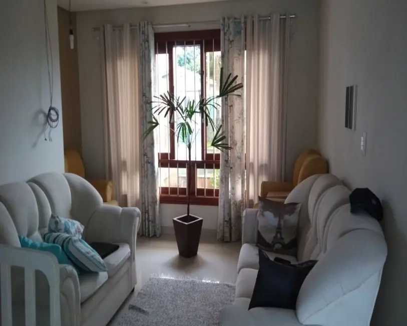 Foto 2 de Casa com 3 quartos à venda, 330m2 em Vila Bom Princípio, Cachoeirinha - RS