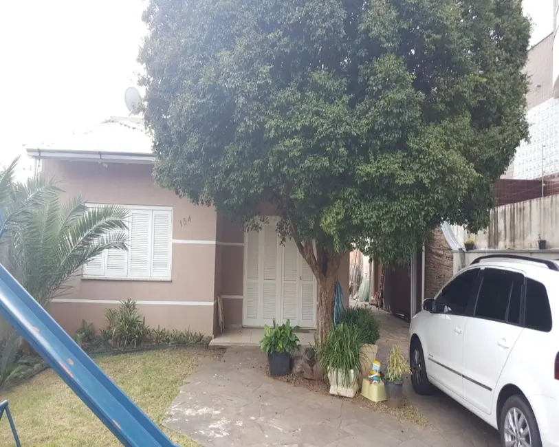 Foto 1 de Casa com 3 quartos à venda, 250m2 em Vila Veranópolis, Cachoeirinha - RS