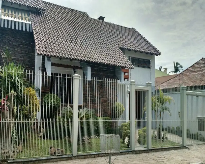 Foto 2 de Casa com 3 quartos à venda, 300m2 em Cachoeirinha - RS