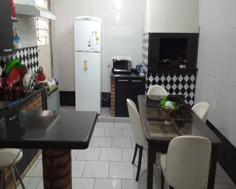 Foto 3 de Casa com 3 quartos à venda, 200m2 em Cachoeirinha - RS