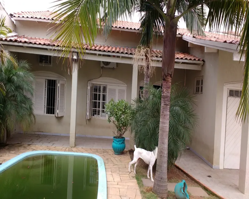 Foto 1 de Casa com 3 quartos à venda, 200m2 em Cachoeirinha - RS