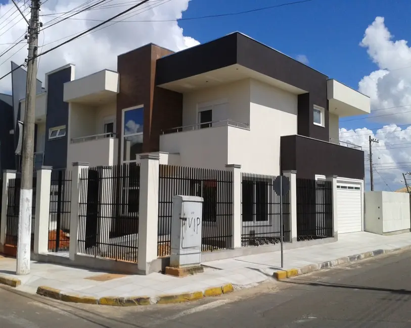 Foto 2 de Casa com 3 quartos à venda, 242m2 em Cachoeirinha - RS