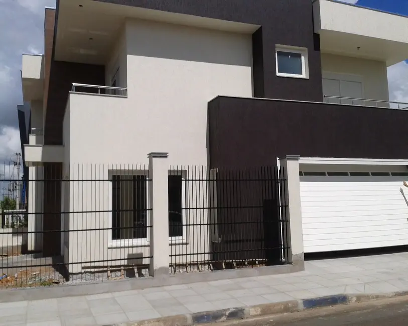 Foto 1 de Casa com 3 quartos à venda, 242m2 em Cachoeirinha - RS
