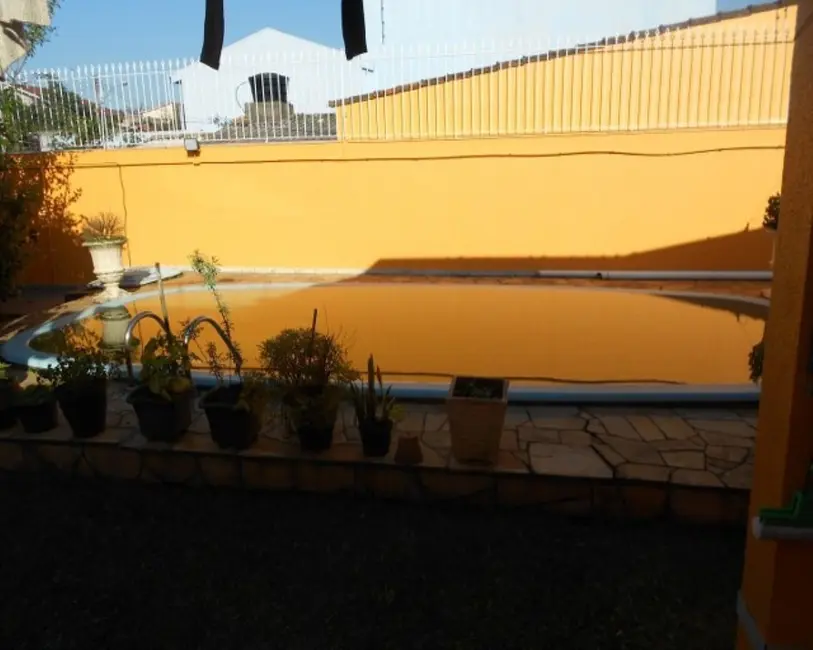 Foto 2 de Casa com 2 quartos à venda, 120m2 em Vila Parque Brasília, Cachoeirinha - RS