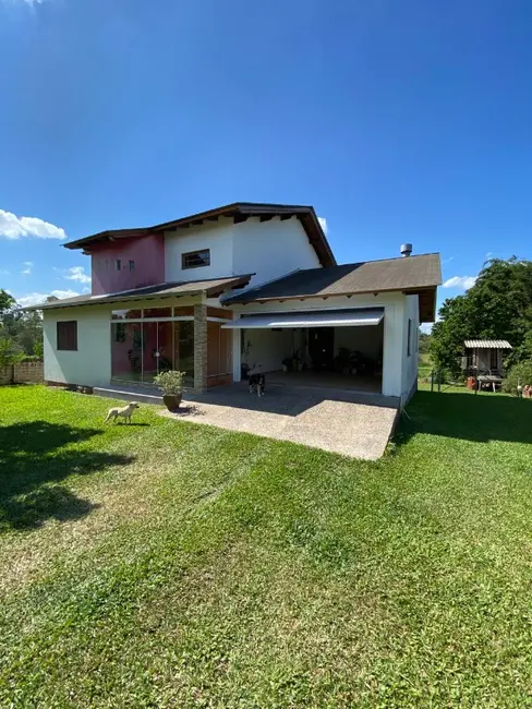 Sítio / Rancho com 3 quartos à venda, 240m2 em Gravatai - RS - imagem 5 Foto 5 de Sítio / Rancho com 3 quartos à venda, 240m2 em Gravatai - RS