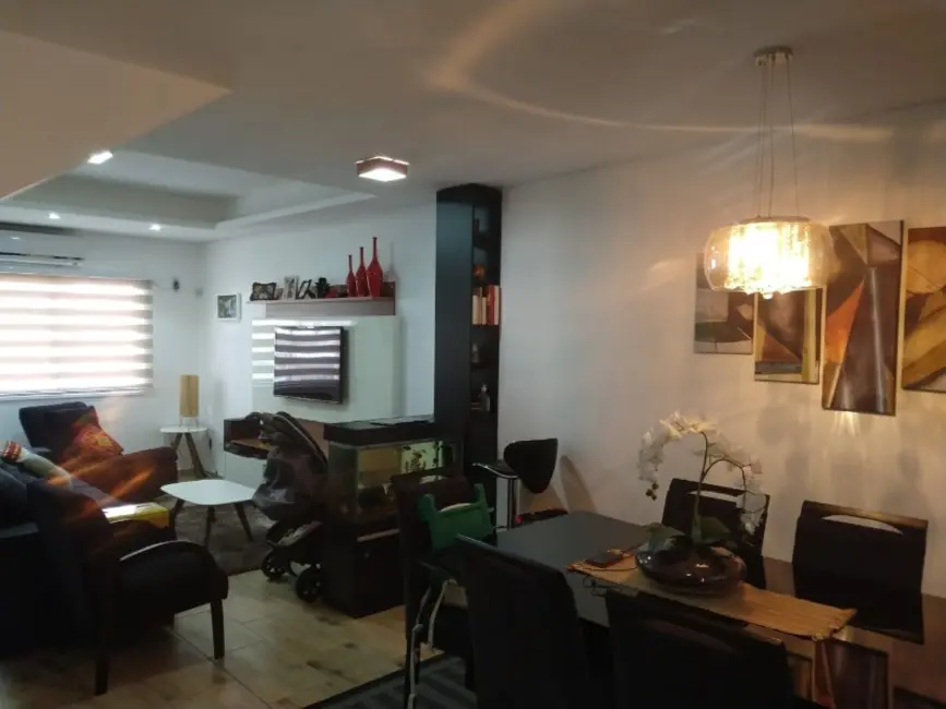 Foto 1 de Casa com 2 quartos à venda, 110m2 em Parque da Matriz, Cachoeirinha - RS