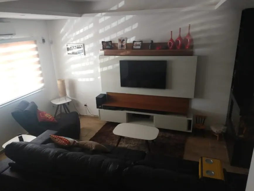 Casa com 2 quartos à venda, 110m2 em Parque da Matriz, Cachoeirinha - RS - imagem 5 Foto 5 de Casa com 2 quartos à venda, 110m2 em Parque da Matriz, Cachoeirinha - RS