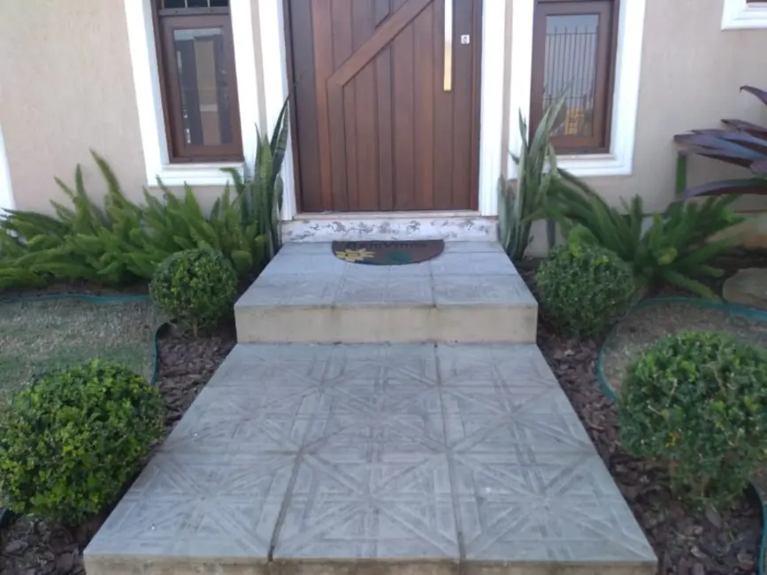 Foto 2 de Casa com 2 quartos à venda, 150m2 em Cachoeirinha - RS