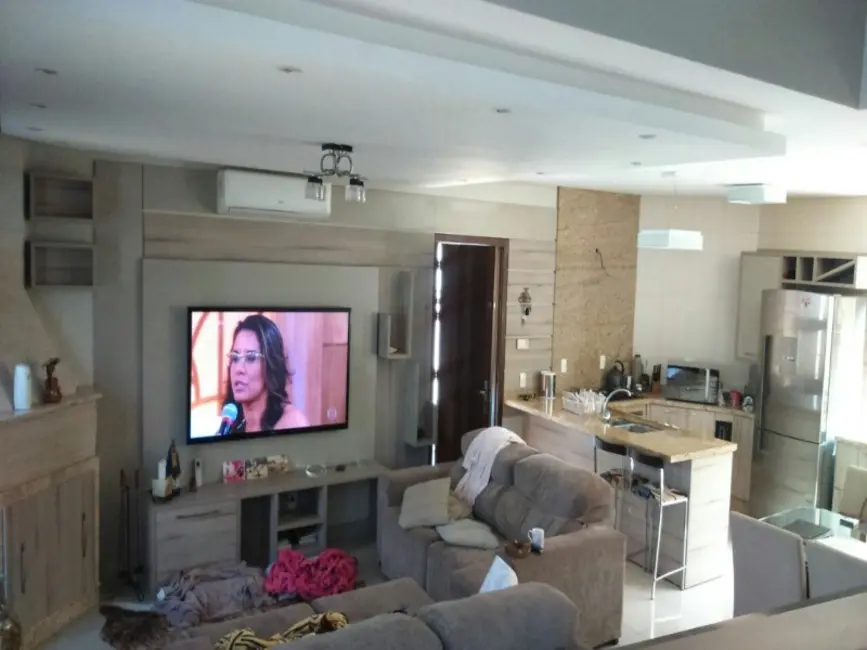 Foto 1 de Casa com 2 quartos à venda, 150m2 em Cachoeirinha - RS