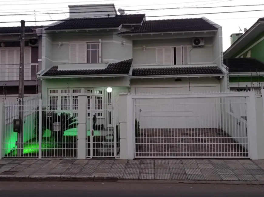 Foto 1 de Casa com 3 quartos à venda, 213m2 em Cachoeirinha - RS