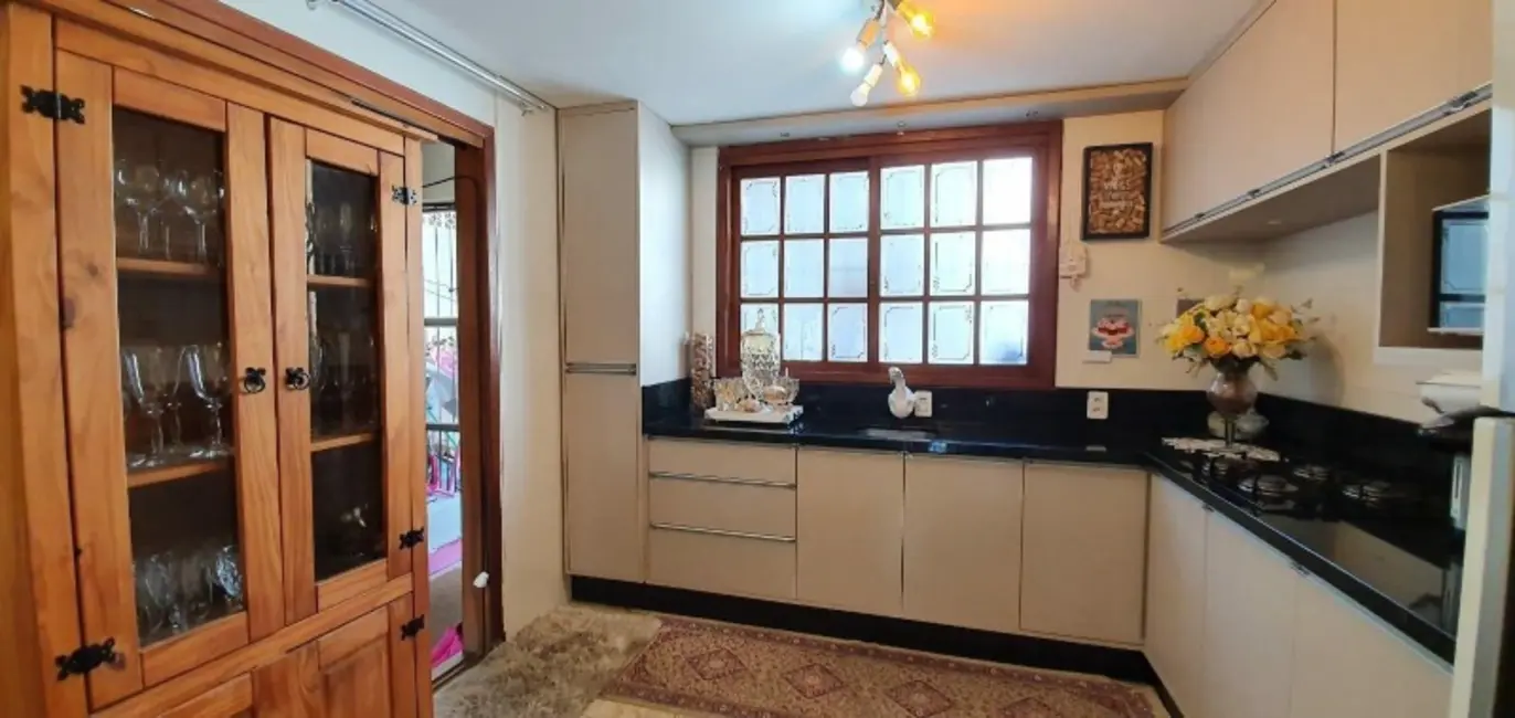 Foto 3 de Casa com 2 quartos à venda, 160m2 em Parque da Matriz, Cachoeirinha - RS