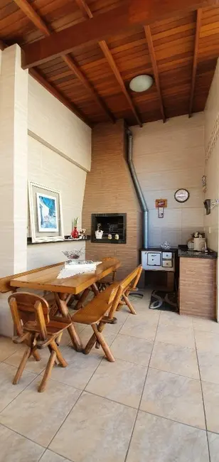 Foto 5 de Casa com 2 quartos à venda, 160m2 em Parque da Matriz, Cachoeirinha - RS