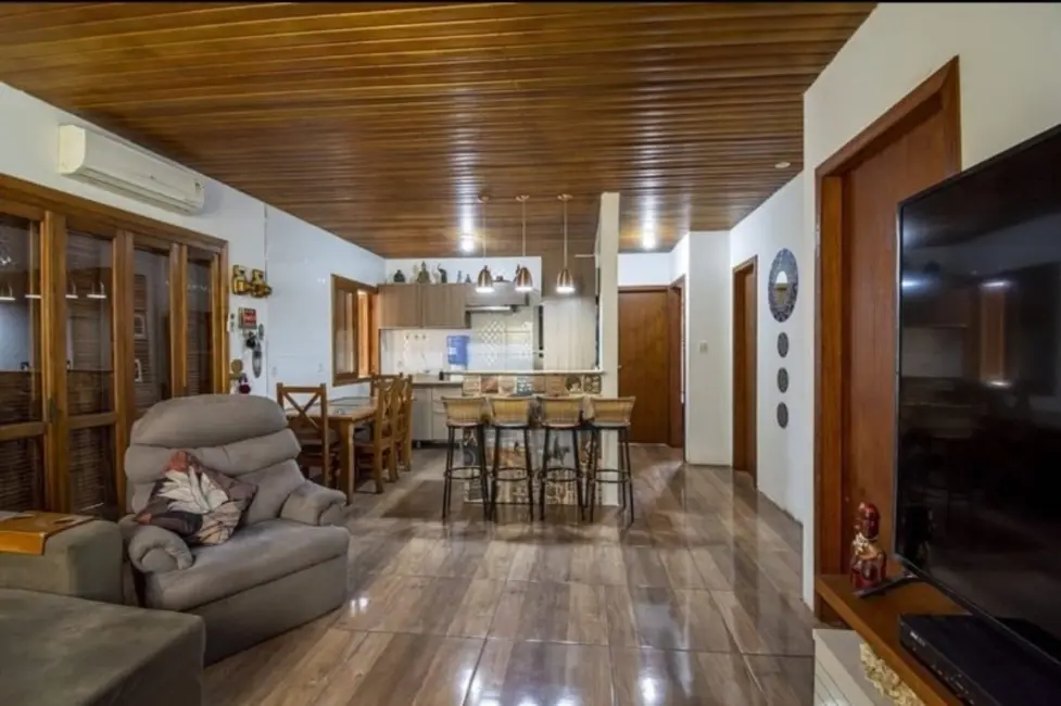 Foto 1 de Casa com 3 quartos à venda, 115m2 em Cachoeirinha - RS