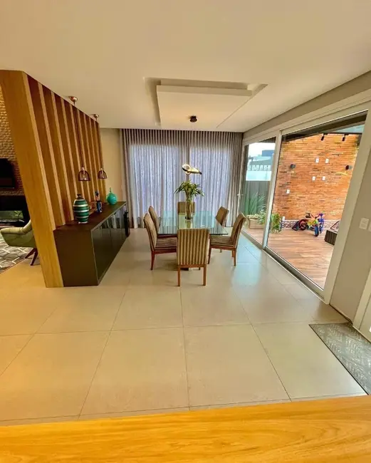 Foto 2 de Casa de Condomínio com 3 quartos à venda, 262m2 em Distrito Industrial, Cachoeirinha - RS