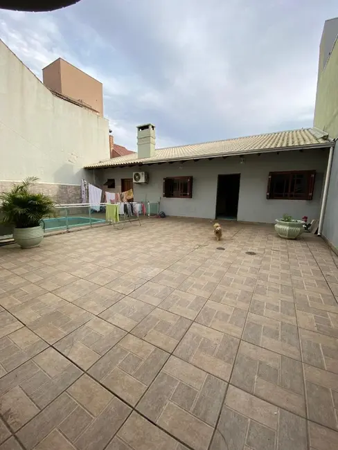 Foto 3 de Casa com 3 quartos à venda, 300m2 em Vila Eunice Nova, Cachoeirinha - RS
