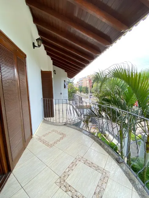 Foto 2 de Casa com 3 quartos à venda, 300m2 em Vila Eunice Nova, Cachoeirinha - RS