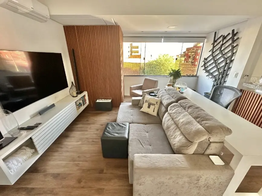 Foto 2 de Apartamento com 2 quartos à venda, 56m2 em Vila Imbui, Cachoeirinha - RS