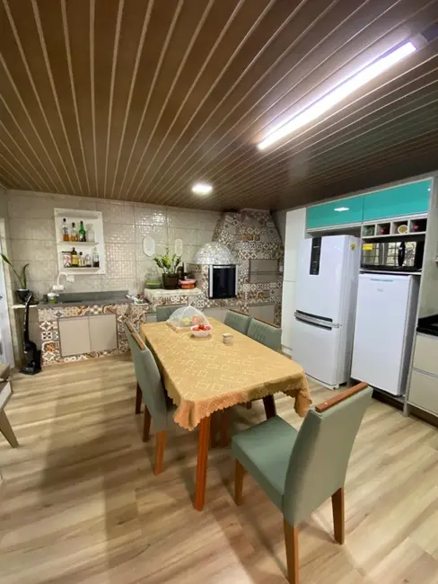Foto 2 de Casa com 2 quartos à venda, 130m2 em Parque da Matriz, Cachoeirinha - RS