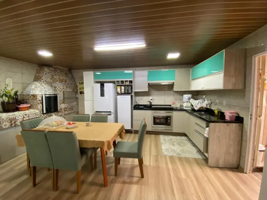 Foto 1 de Casa com 2 quartos à venda, 130m2 em Parque da Matriz, Cachoeirinha - RS
